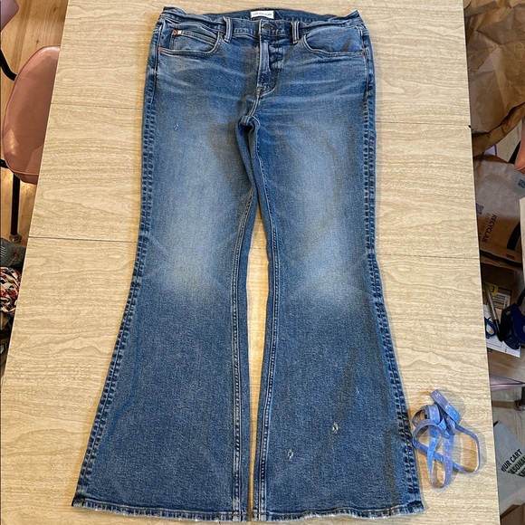 AE77 Premium Low Rise Flare Jeans - Picture 4 of 16